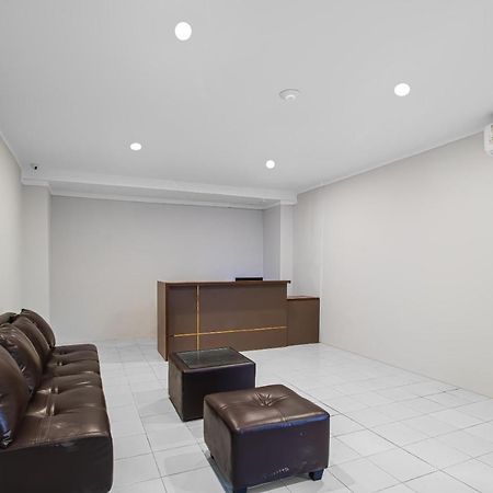 Urban24 Syariah Depok Hotel Екстериор снимка
