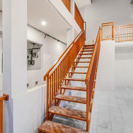 Urban24 Syariah Depok Hotel Екстериор снимка