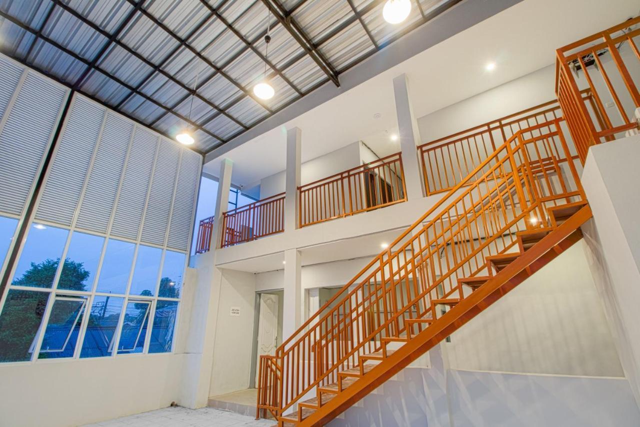 Urban24 Syariah Depok Hotel Екстериор снимка