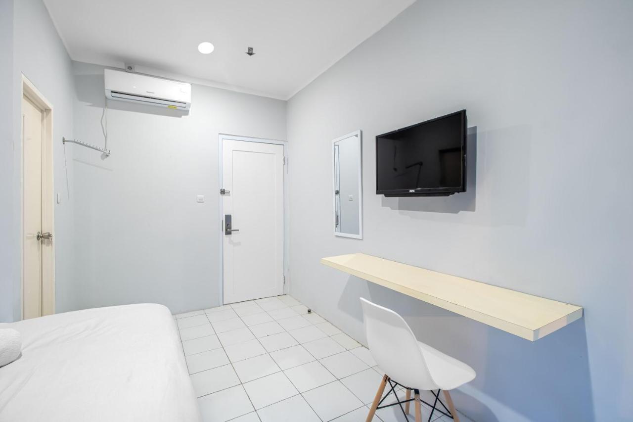 Urban24 Syariah Depok Hotel Екстериор снимка