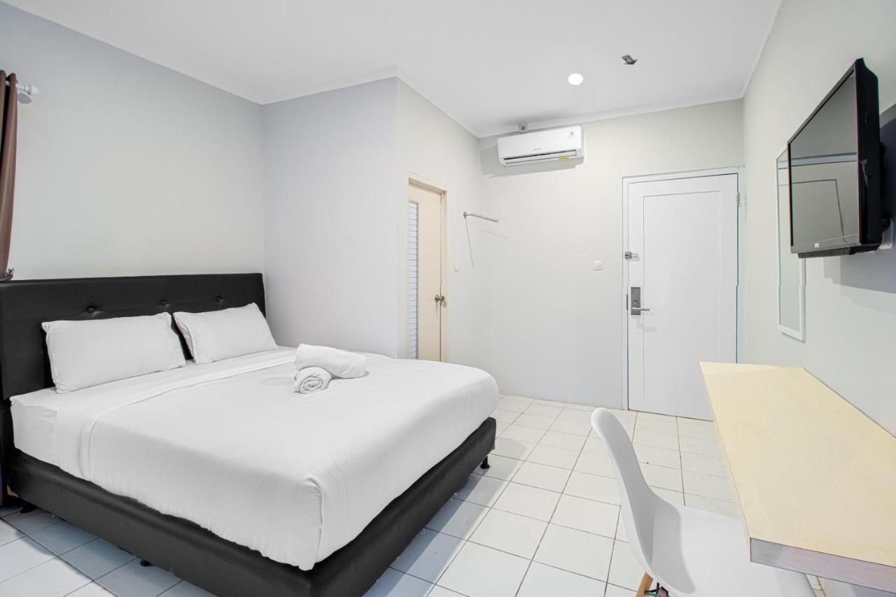Urban24 Syariah Depok Hotel Екстериор снимка